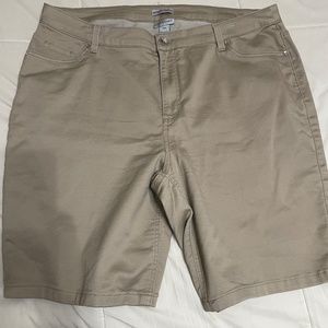 Catherines Sateen Stretch Khaki 22" Shorts 24W